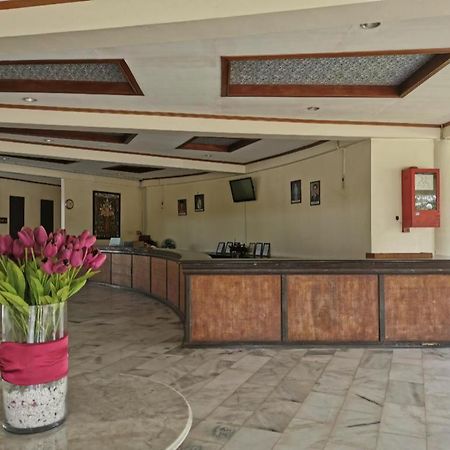 Oyo 89972 Borneo Paradise Beach Hotel 亞庇 外观 照片