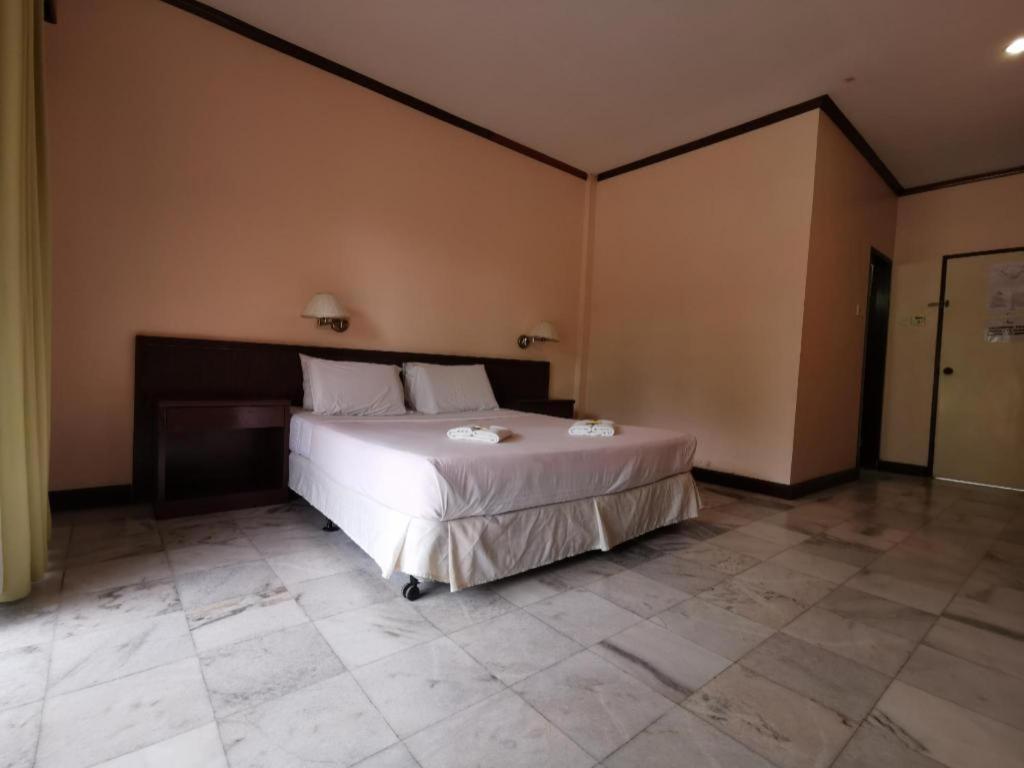 Oyo 89972 Borneo Paradise Beach Hotel 亞庇 外观 照片