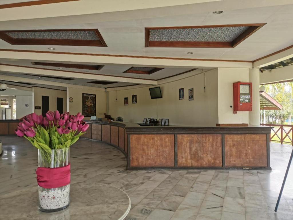 Oyo 89972 Borneo Paradise Beach Hotel 亞庇 外观 照片