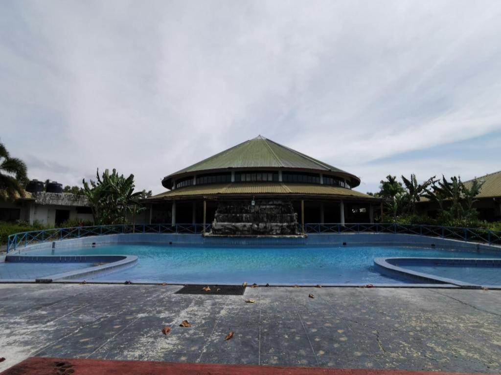 Oyo 89972 Borneo Paradise Beach Hotel 亞庇 外观 照片
