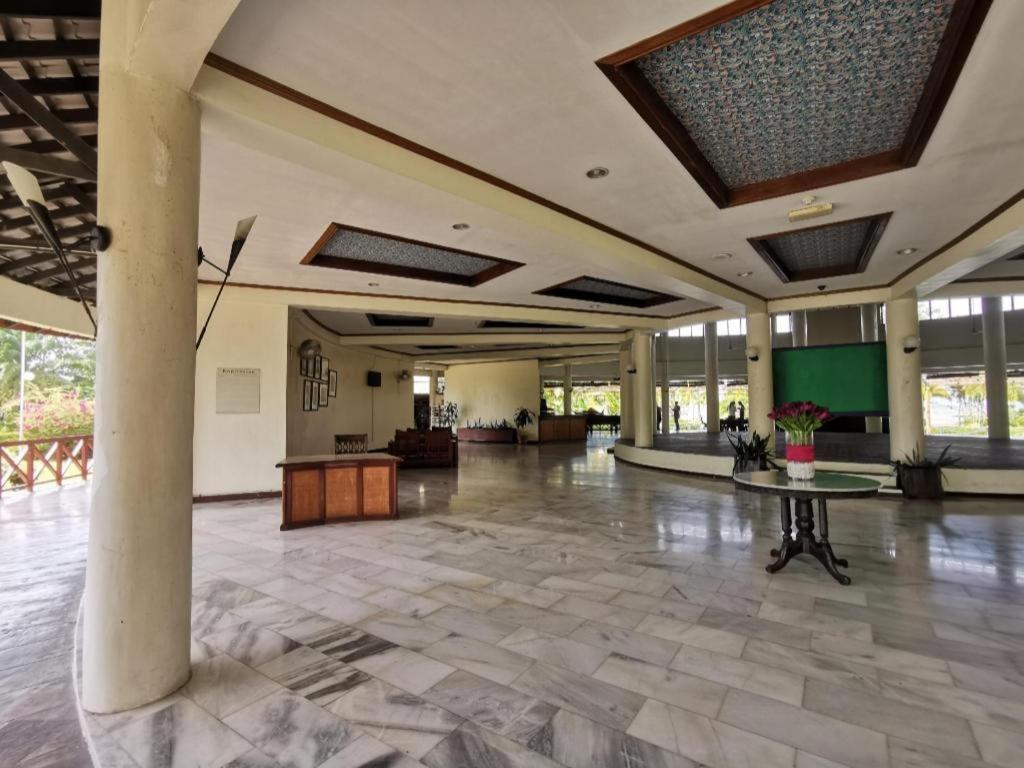 Oyo 89972 Borneo Paradise Beach Hotel 亞庇 外观 照片
