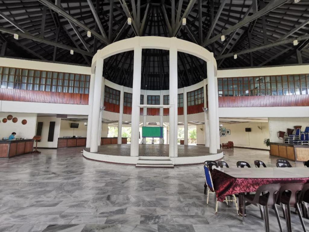 Oyo 89972 Borneo Paradise Beach Hotel 亞庇 外观 照片