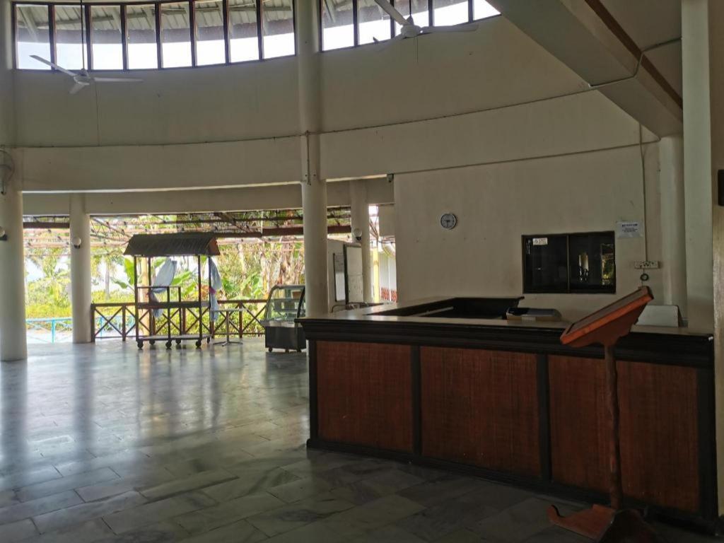Oyo 89972 Borneo Paradise Beach Hotel 亞庇 外观 照片