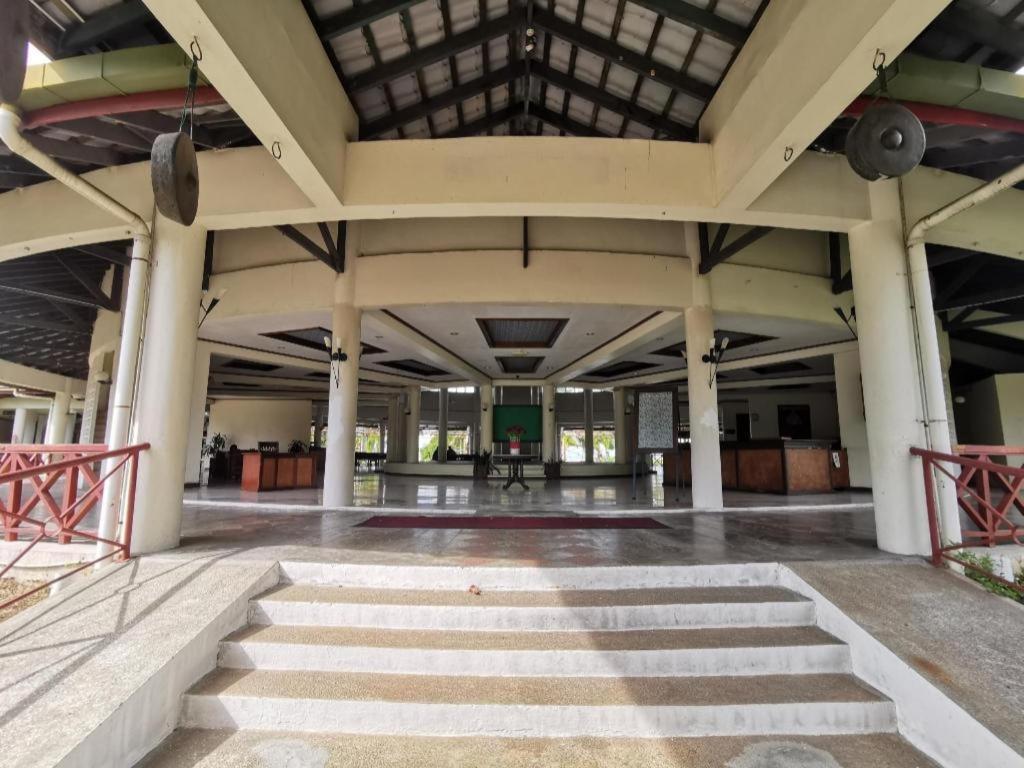 Oyo 89972 Borneo Paradise Beach Hotel 亞庇 外观 照片
