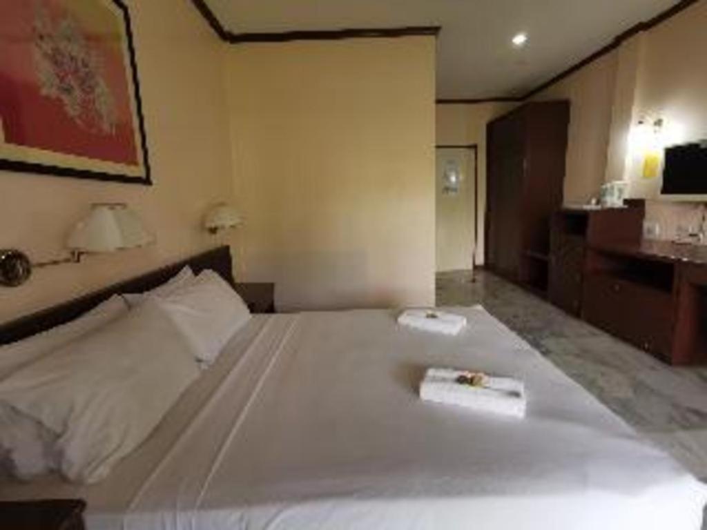 Oyo 89972 Borneo Paradise Beach Hotel 亞庇 外观 照片