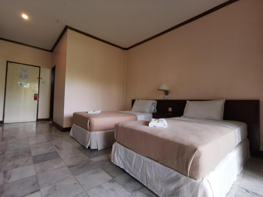 Oyo 89972 Borneo Paradise Beach Hotel 亞庇 外观 照片