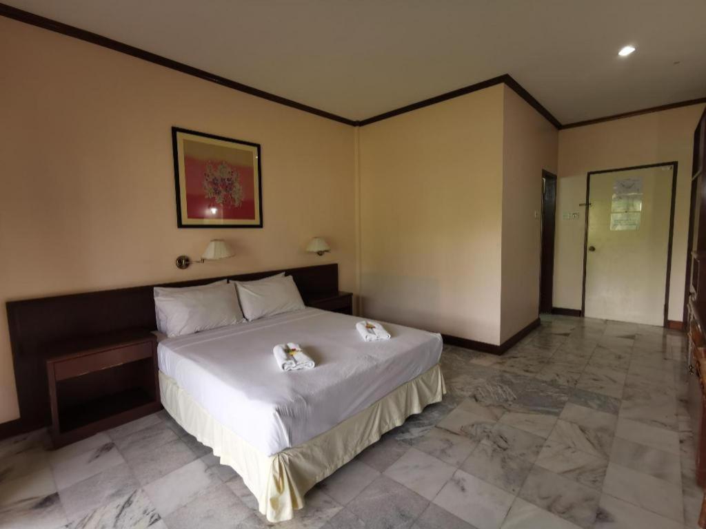Oyo 89972 Borneo Paradise Beach Hotel 亞庇 外观 照片