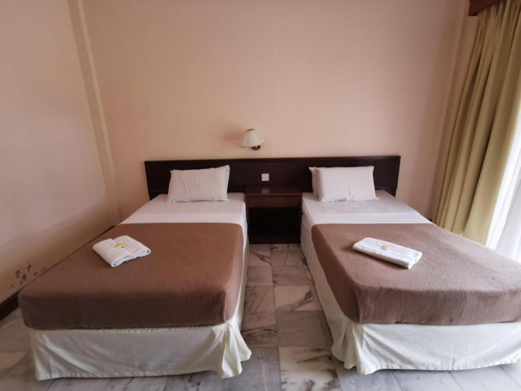 Oyo 89972 Borneo Paradise Beach Hotel 亞庇 外观 照片