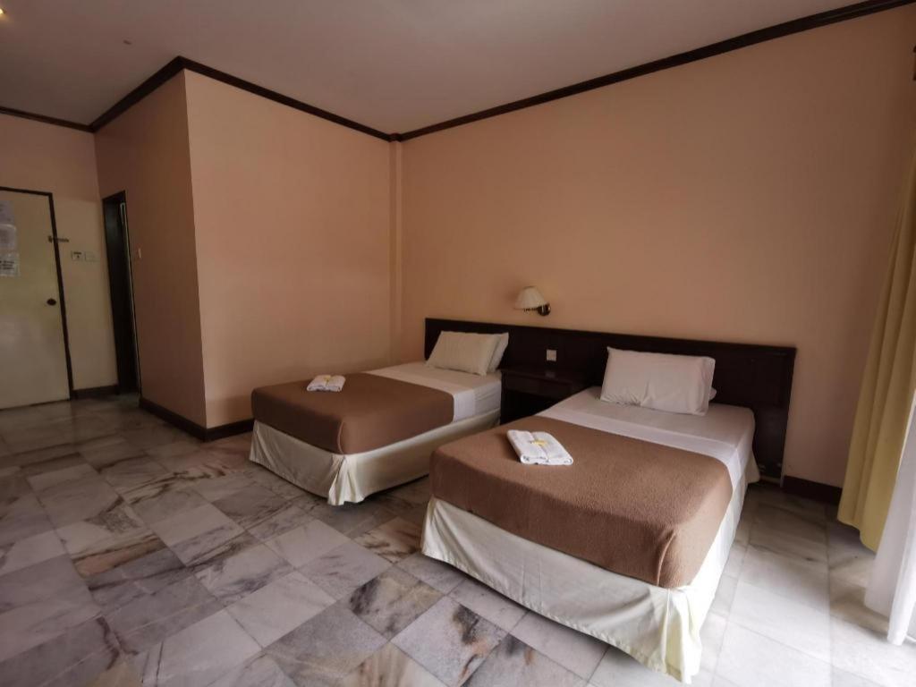 Oyo 89972 Borneo Paradise Beach Hotel 亞庇 外观 照片