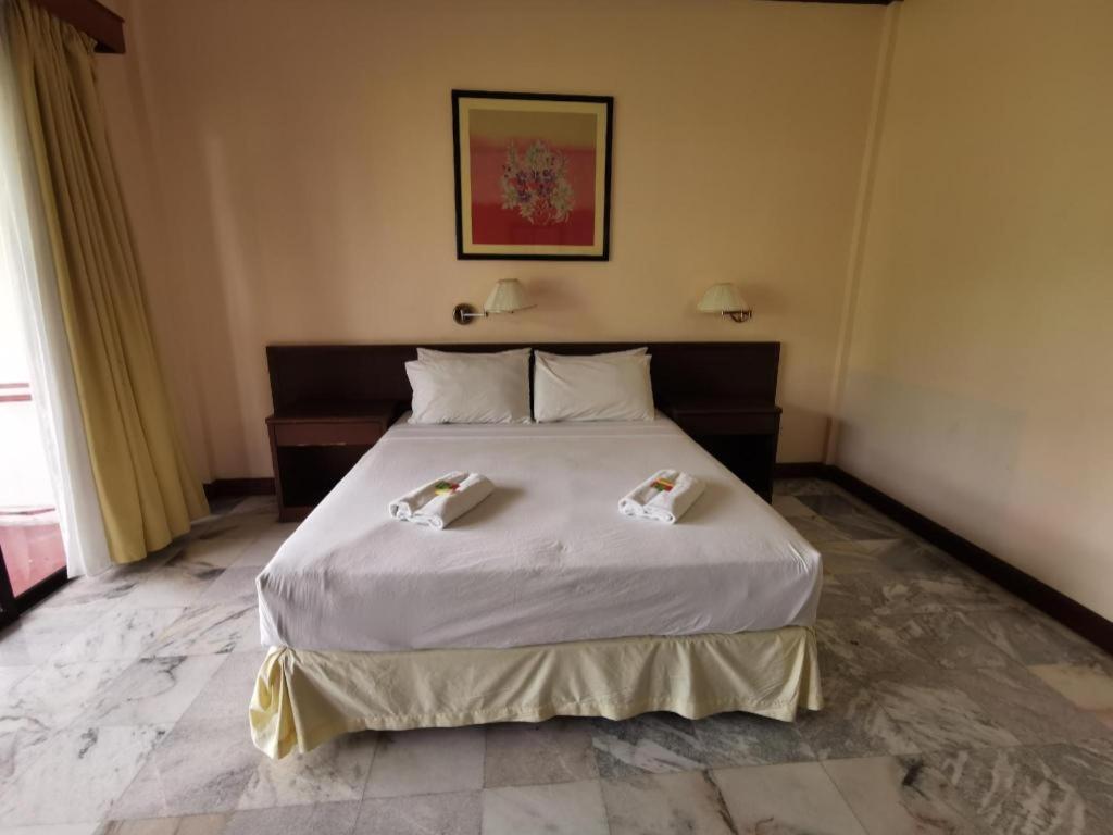 Oyo 89972 Borneo Paradise Beach Hotel 亞庇 外观 照片